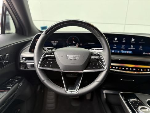 Used 2024 Cadillac Lyriq Luxury AWD/4WD image 17