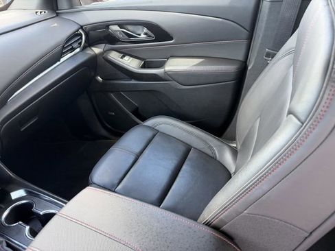 Used 2023 Chevrolet Traverse RS FWD image 19