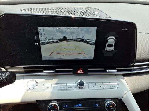Used 2024 Hyundai Elantra Limited FWD image 17