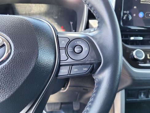 Used 2025 Toyota Corolla Cross XLE FWD image 32