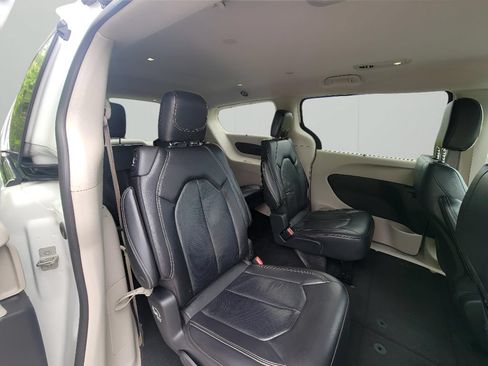Used 2022 Chrysler Pacifica Touring-L FWD image 33