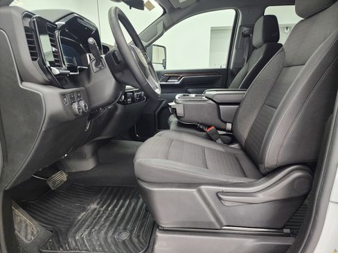 Used 2024 Chevrolet Silverado 2500 LT image 8