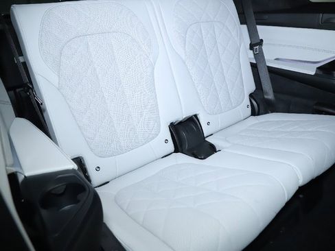 Certified 2025 BMW X7 xDrive40i w/ M Sport Package image 36