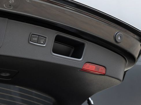 Certified 2026 Porsche Macan AWD/4WD image 30