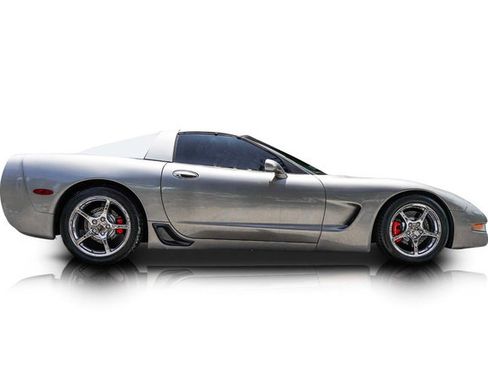 Used 2000 Chevrolet Corvette Coupe w/ Roof Pkg RWD image 2