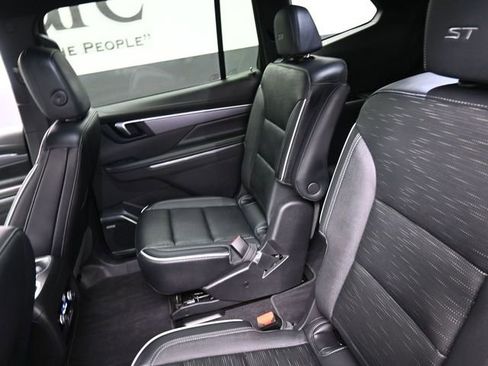 Used 2025 Buick Enclave Sport Touring w/ Super Cruise Package FWD image 22