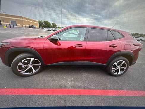 Used 2024 Chevrolet Trax RS FWD image 4