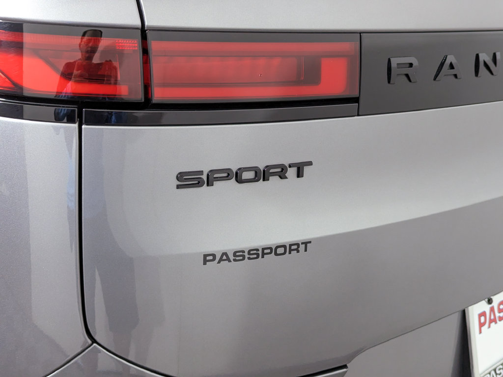Used 2025 Land Rover Range Rover Sport Dynamic SE AWD/4WD image 11