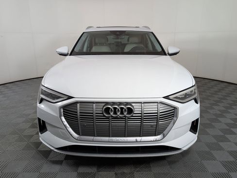 Used 2019 Audi e-tron Prestige w/ Prestige Package image 7