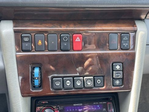 Used 1994 Mercedes-Benz E 320 Convertible image 20