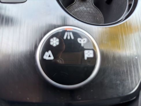 Used 2025 Nissan Rogue SV AWD/4WD image 26