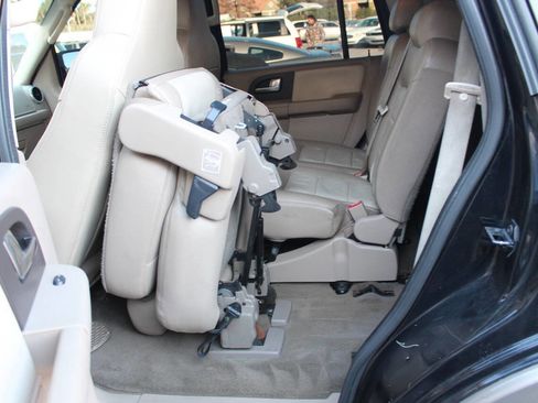 Used 2004 Ford Expedition Eddie Bauer image 24