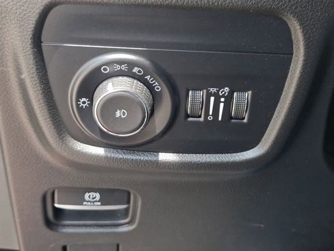 Used 2023 Jeep Grand Cherokee Limited w/ Luxury Tech Group II AWD/4WD image 25