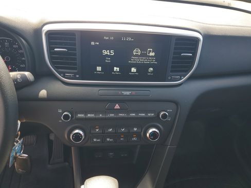 Used 2020 Kia Sportage LX image 21