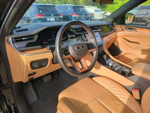 Used 2023 Jeep Grand Cherokee Summit AWD/4WD image 7