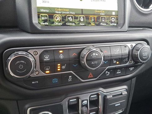 Used 2021 Jeep Wrangler Unlimited Sahara w/ Cold Weather Group image 15