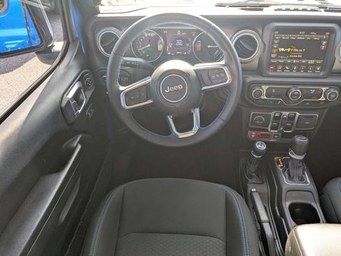 Used 2022 Jeep Wrangler Unlimited Rubicon 4xe AWD/4WD image 16