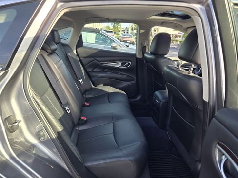 Used 2015 INFINITI Q70 3.7 image 16