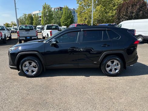 Used 2023 Toyota RAV4 XLE AWD/4WD image 3