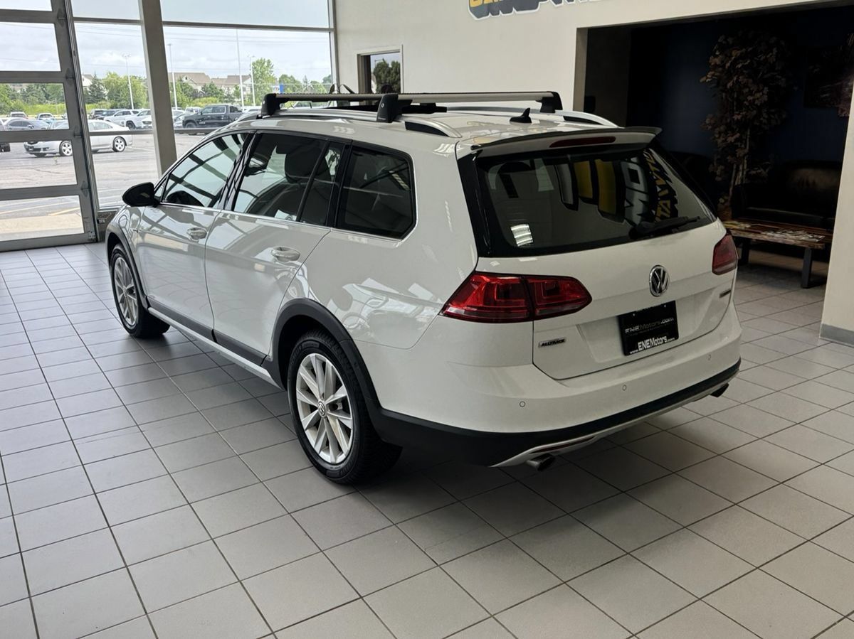 Used 2017 Volkswagen Golf Alltrack SE AWD/4WD image 2
