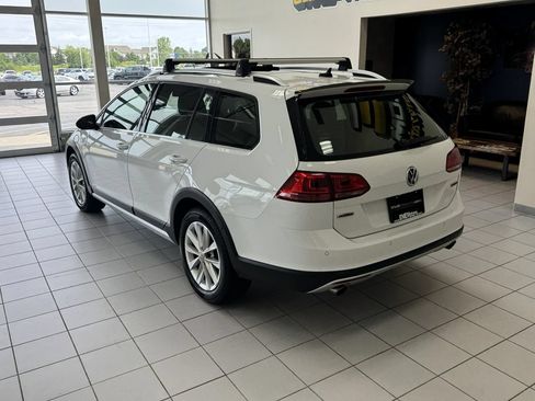 Used 2017 Volkswagen Golf Alltrack SE AWD/4WD image 2