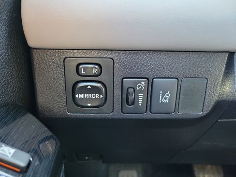 Used 2016 Toyota RAV4 Limited image 25