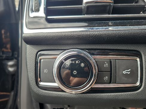 Used 2019 Lincoln Navigator Select image 23