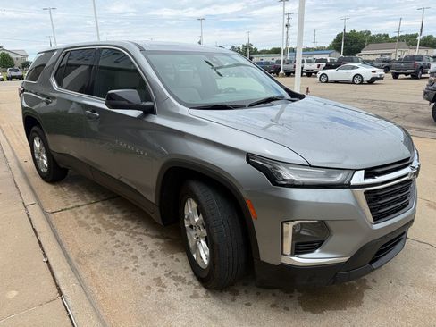 Used 2023 Chevrolet Traverse LS AWD/4WD image 4