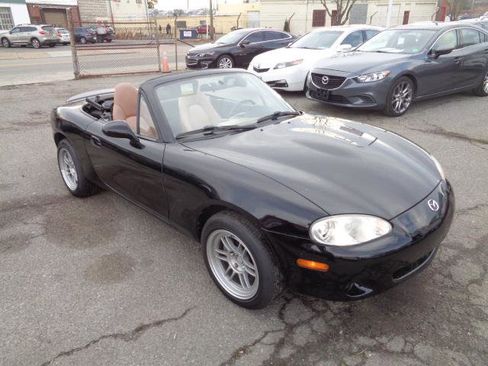 Used 2004 MAZDA MX-5 Miata LS w/ Convenience Pkg image 23