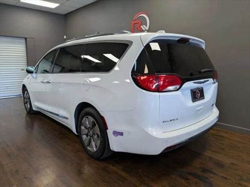 Used 2019 Chrysler Pacifica Limited w/ Advanced Safetytec Group image 3
