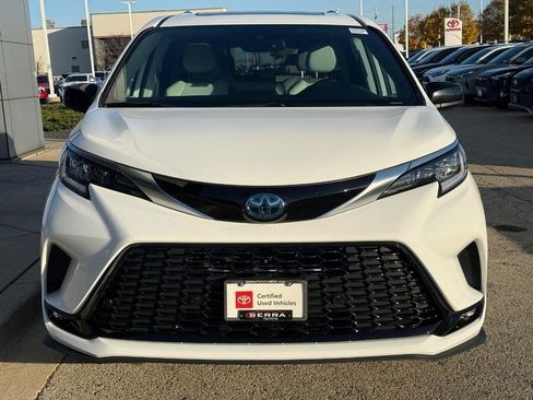 Used 2023 Toyota Sienna XSE image 9