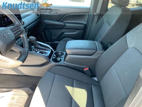 Used 2025 Chevrolet Colorado Trail Boss AWD/4WD image 17