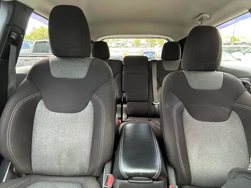 Used 2017 Jeep Cherokee Sport FWD image 16