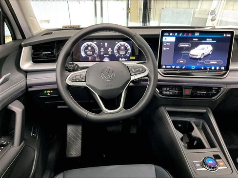 New 2026 Volkswagen Tiguan SE FWD image 15