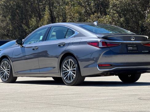 Used 2023 Lexus ES 300h w/ Premium Package FWD image 3
