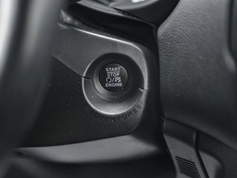 Used 2019 Jeep Renegade Latitude w/ Cold Weather Group image 24