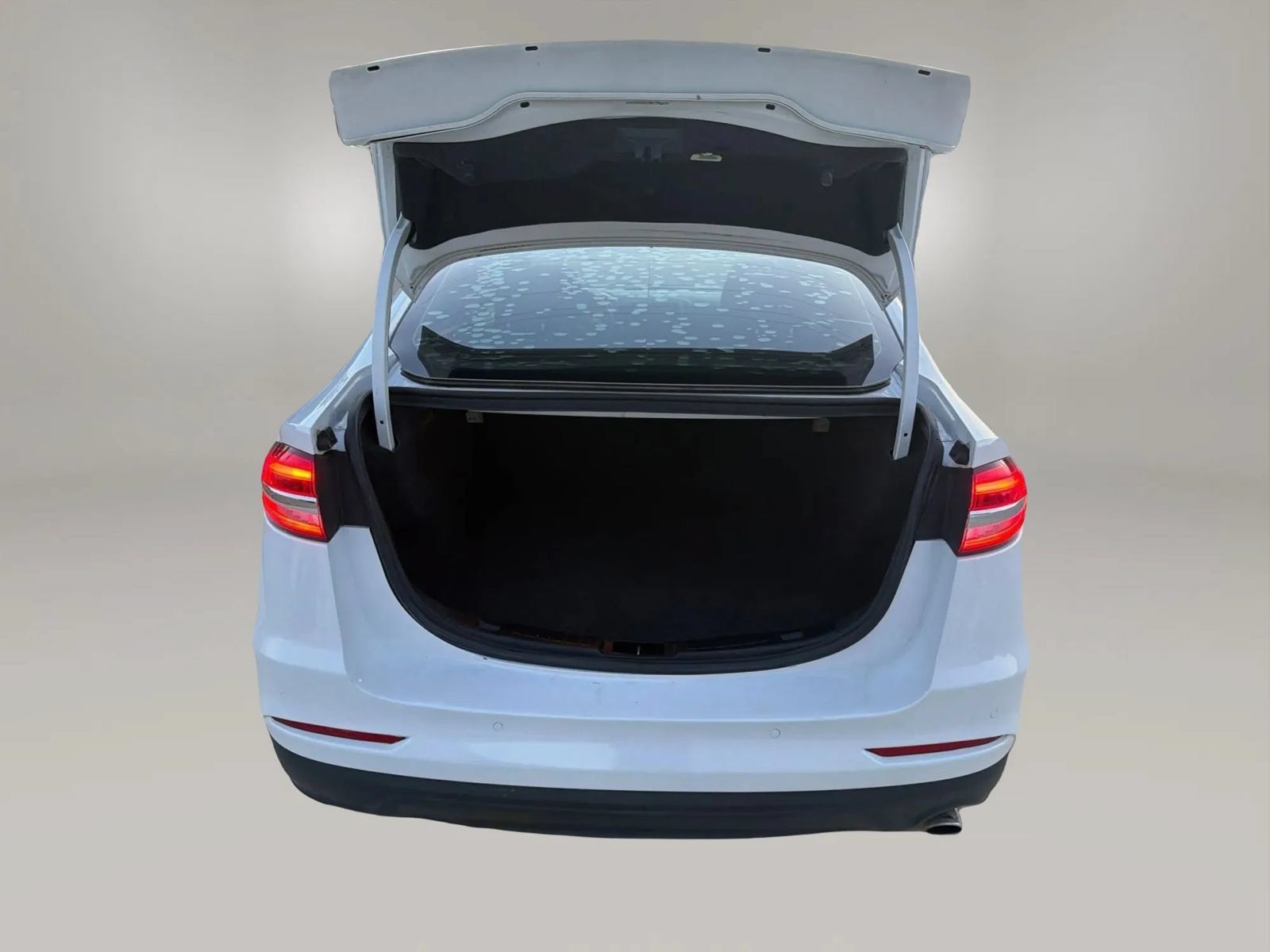 Used 2019 Ford Fusion SE FWD image 16