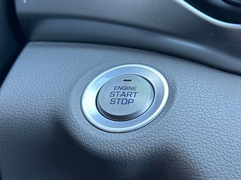 Used 2020 Hyundai Elantra Value Edition FWD image 22