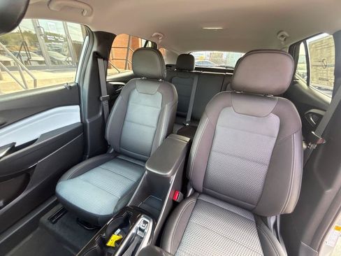 Used 2026 Chevrolet Trax LT w/ Driver Confidence Package FWD image 24