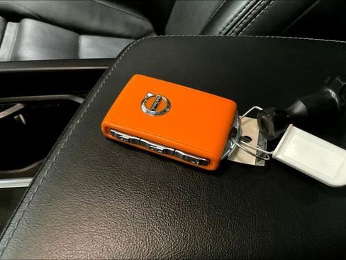 Certified 2022 Volvo XC60 T8 Inscription w/ Advanced Package image 12