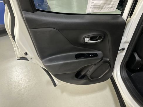 Used 2020 Jeep Renegade Altitude image 23