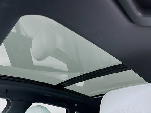 Certified 2025 Porsche Macan AWD/4WD image 24