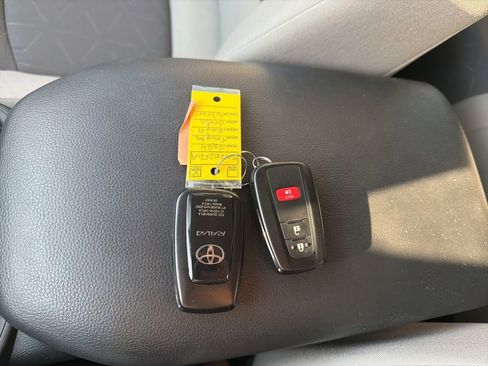 Used 2024 Toyota RAV4 XLE FWD image 25