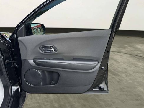 Used 2019 Honda HR-V LX image 22
