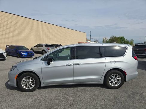 Used 2024 Chrysler Voyager LX FWD image 8