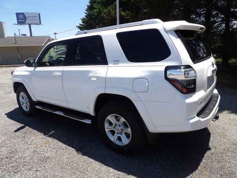 Used 2014 Toyota 4Runner SR5 AWD/4WD image 3