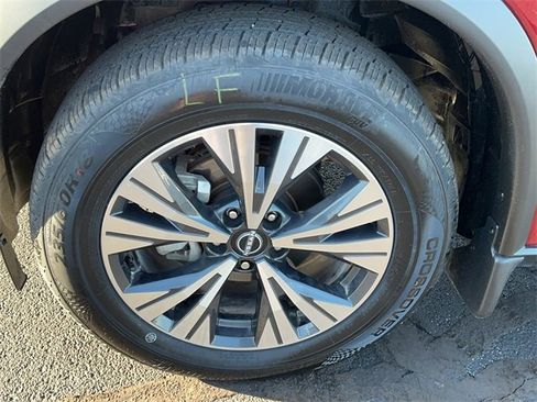 Used 2023 Nissan Rogue SV image 9