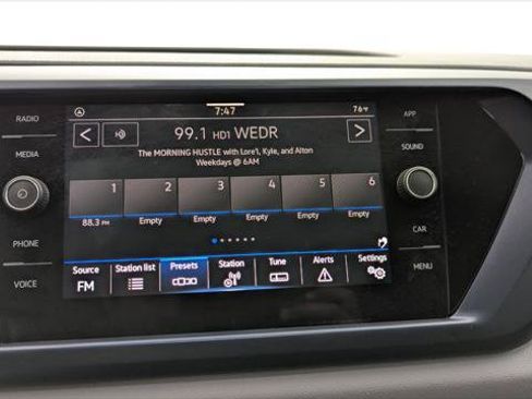 Used 2023 Volkswagen Taos SE w/ Panoramic Sunroof Package FWD image 26
