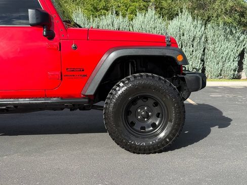 Used 2018 Jeep Wrangler Unlimited Sport S AWD/4WD image 6