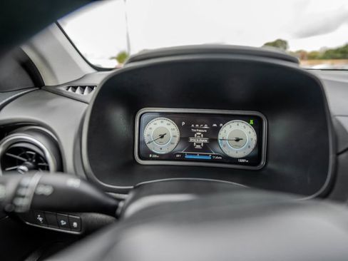 Used 2023 Hyundai Kona Limited image 18